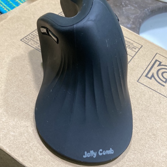 Brand new keyboard and ergonomic dual grip mouse !! Keyboard still in box ! - Picture 11 of 12